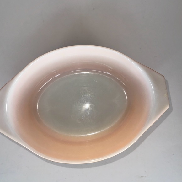 Vintage Pyrex Orange Oval 043 1.5 Quart with Cinderella handles. - Picture 4 of 7